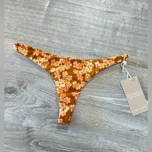 NWT BENOA • Tai bikini cheeky Bottoms medium puakenikeni